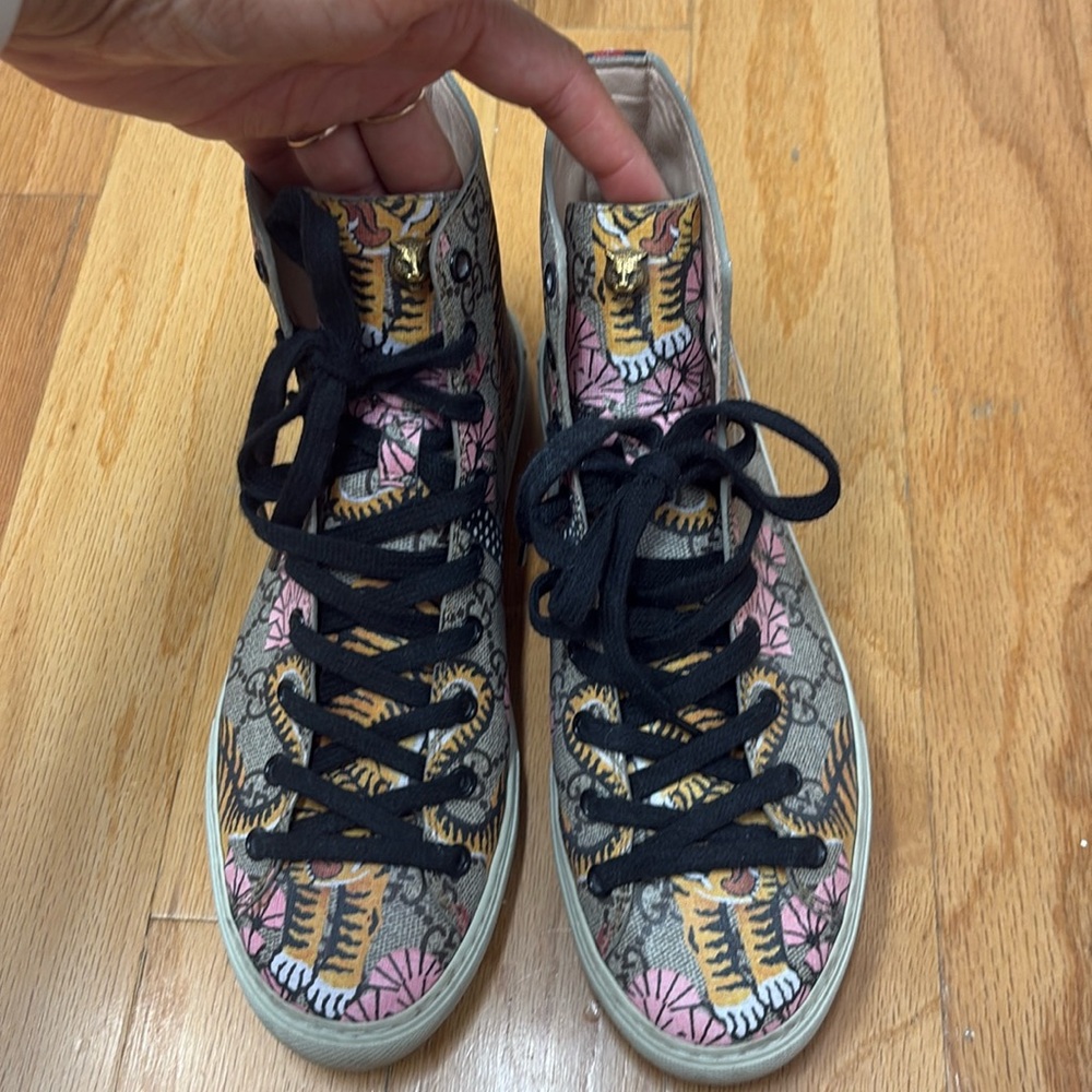 Gucci GG Canvas bengal Tiger w/Pearl and gold studs Embellished HiTop 7.5